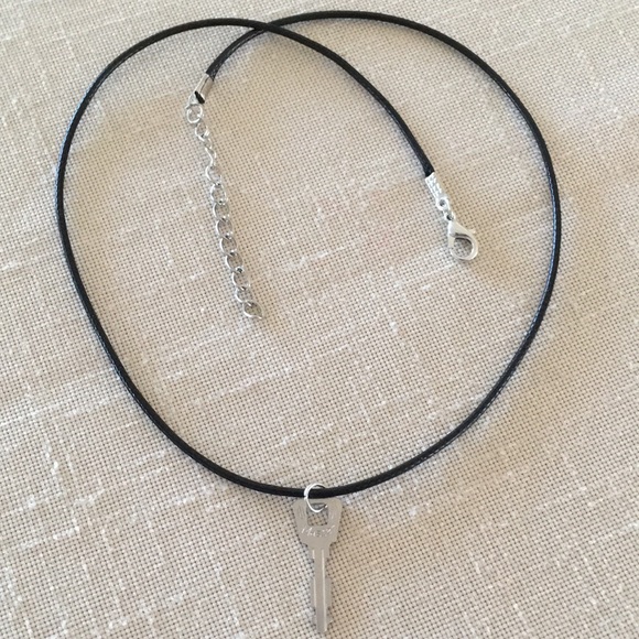 HAND CRAFTED Vintage Master Key Necklace Set Silver Toned - Picture 5 of 9